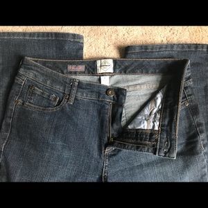 Bootcut jeans size 8 LIKE NEW St. John’s Bay